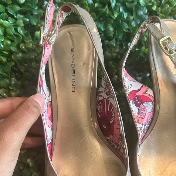 Bandolino Nude Patent Slingback Heels - Picture 2 of 3